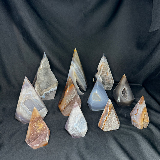 Agate Diamonds – Wholesale Lot 4.7 kg (≈ 10.36 lb)